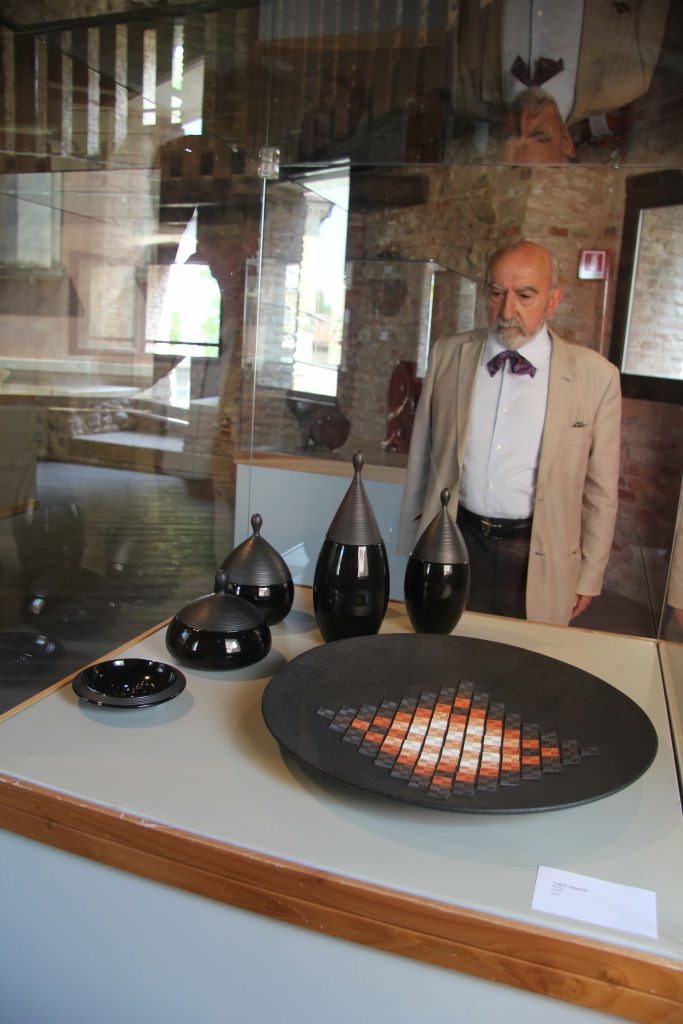 2015 Ruggero Remonato Nel Video Fintantochè La Ceramica C è   Il Piatto Di Angelo Spagnolo, Serie Kilim, Fa Parte Della Collezione Costenaro